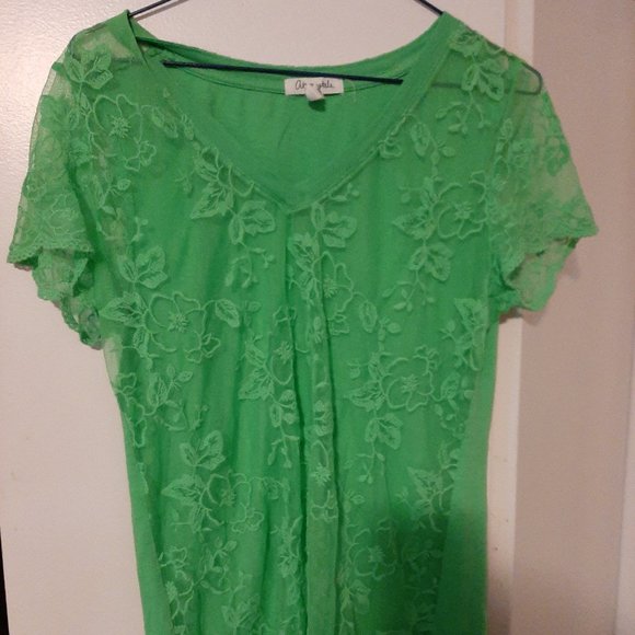Lime green lace top. - Picture 1 of 2